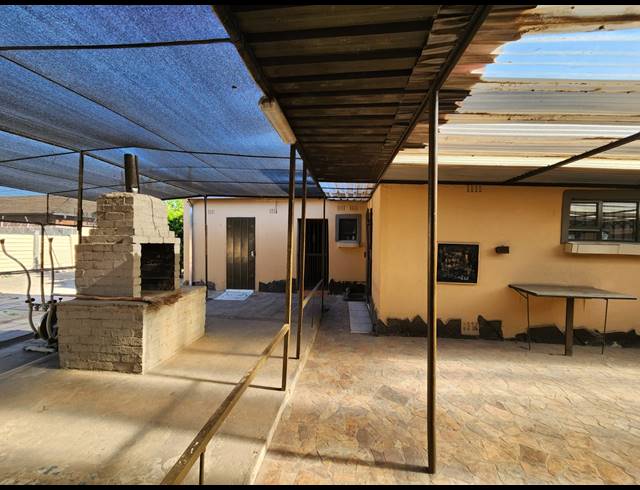 4 BEDROOM HOUSE FOR SALE IN VEREENIGING CENTRAL
